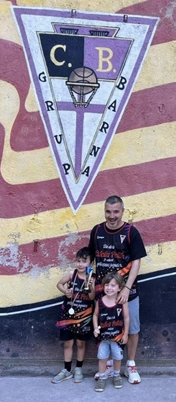 Família amb medalla al Dia de la Cistella Petita del CB Grup Barna