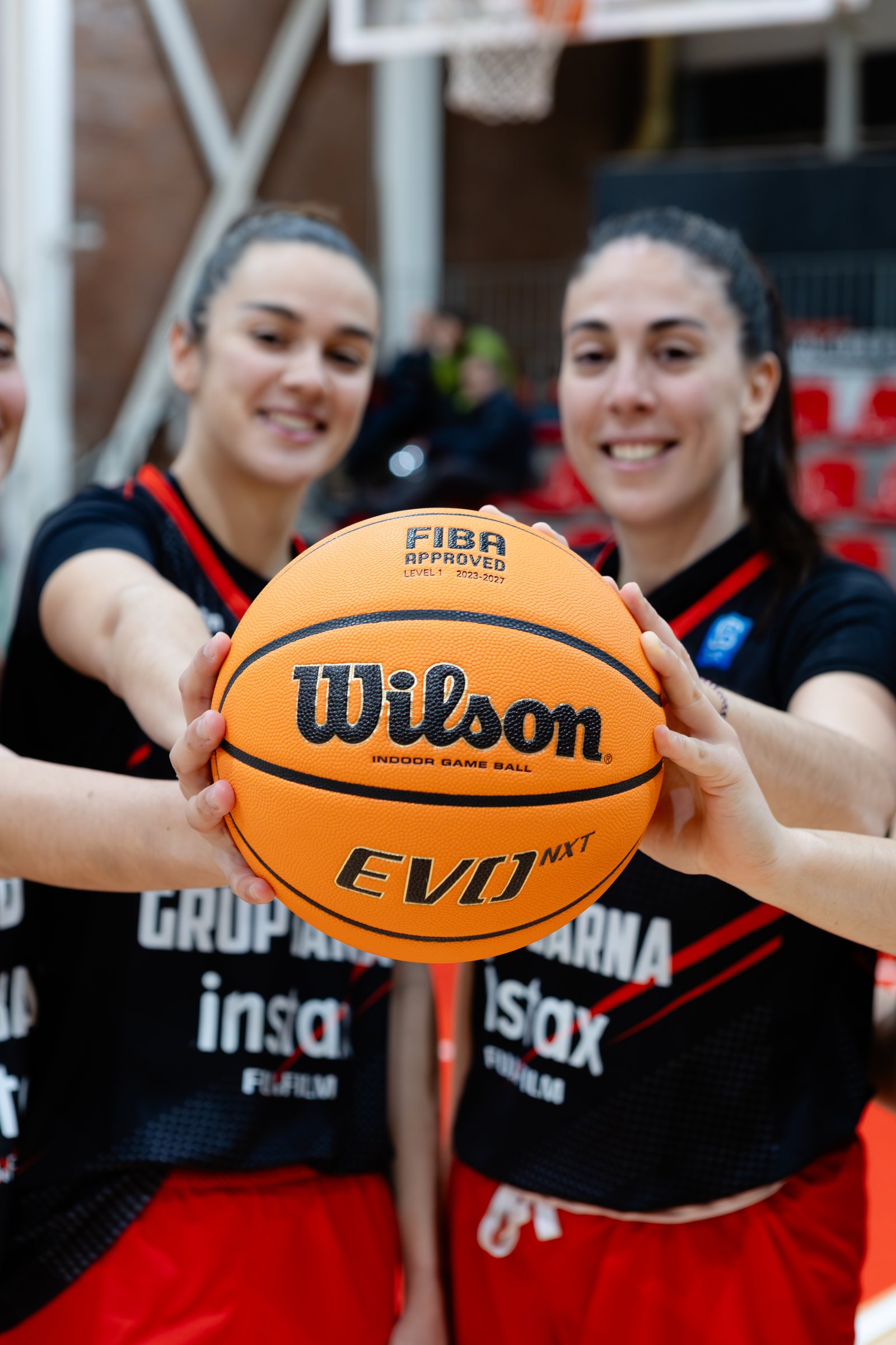 Jugadoras del CB Grup Barna con equipación roja y negra